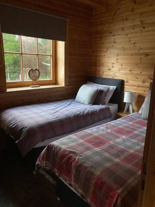 Red Squirrel Log Cabin With Hot Tub Keith Zewnętrze zdjęcie