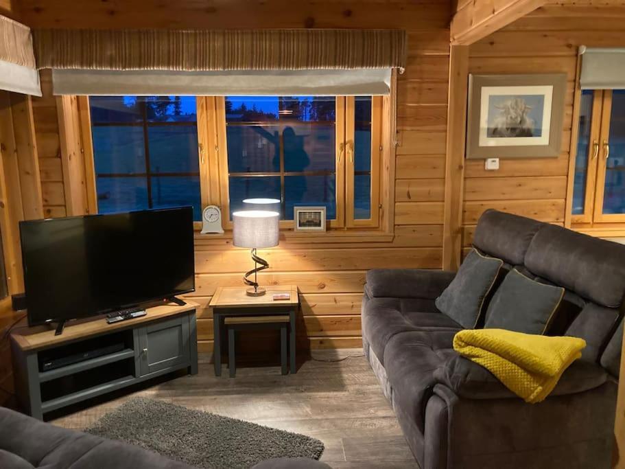 Red Squirrel Log Cabin With Hot Tub Keith Zewnętrze zdjęcie