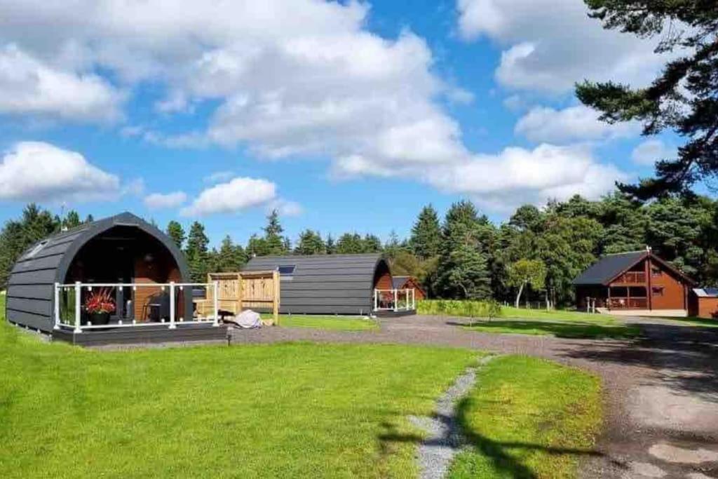 Red Squirrel Log Cabin With Hot Tub Keith Zewnętrze zdjęcie