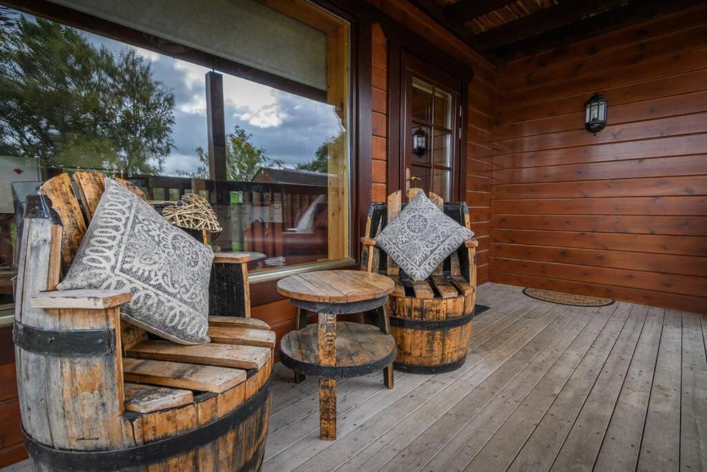 Red Squirrel Log Cabin With Hot Tub Keith Zewnętrze zdjęcie