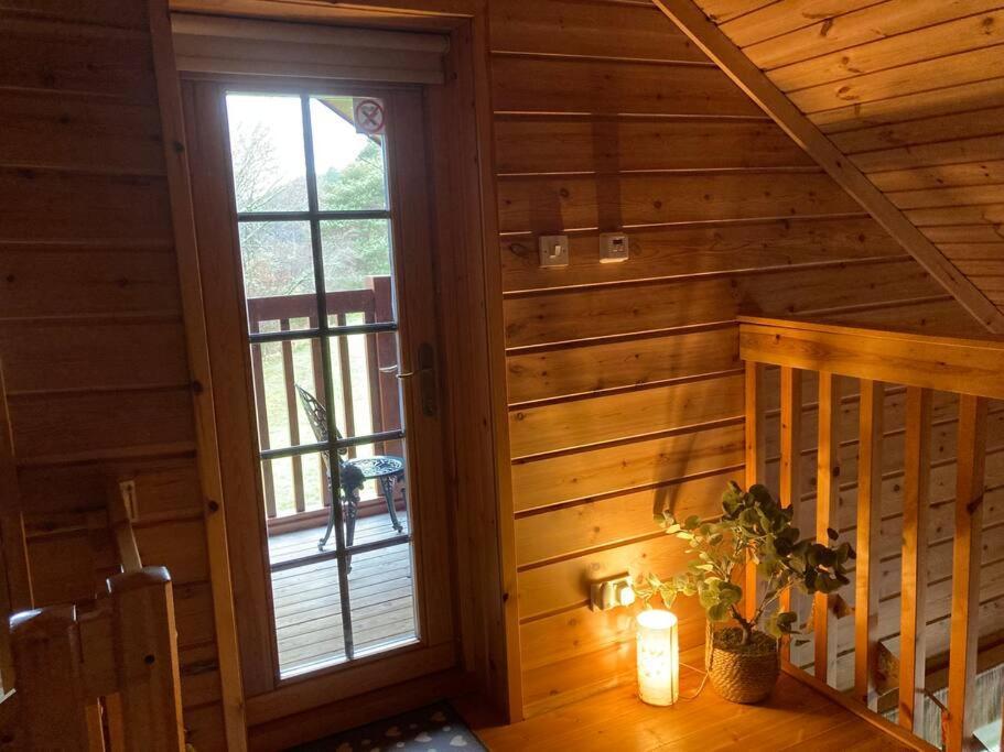 Red Squirrel Log Cabin With Hot Tub Keith Zewnętrze zdjęcie